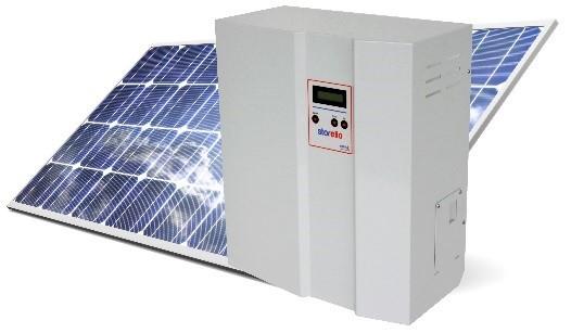 la première version de Storelio à côté d'un panneau photovoltaïque